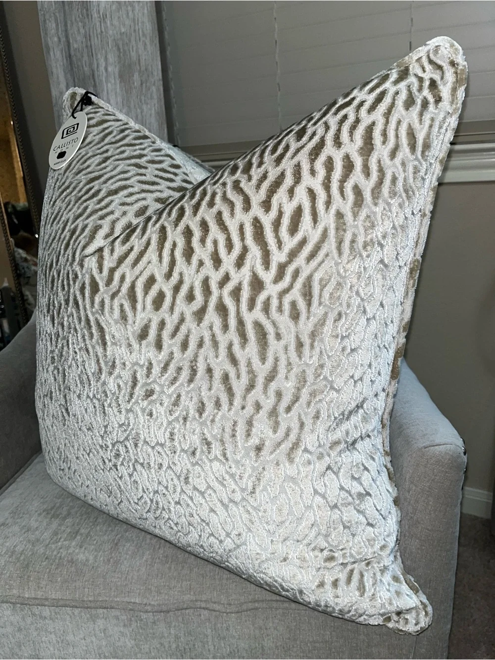 1-CALLISTO HOME CUT VELVET ANIMAL PRINT LUXURY DECORATIVE PILLOW (T01020F12)